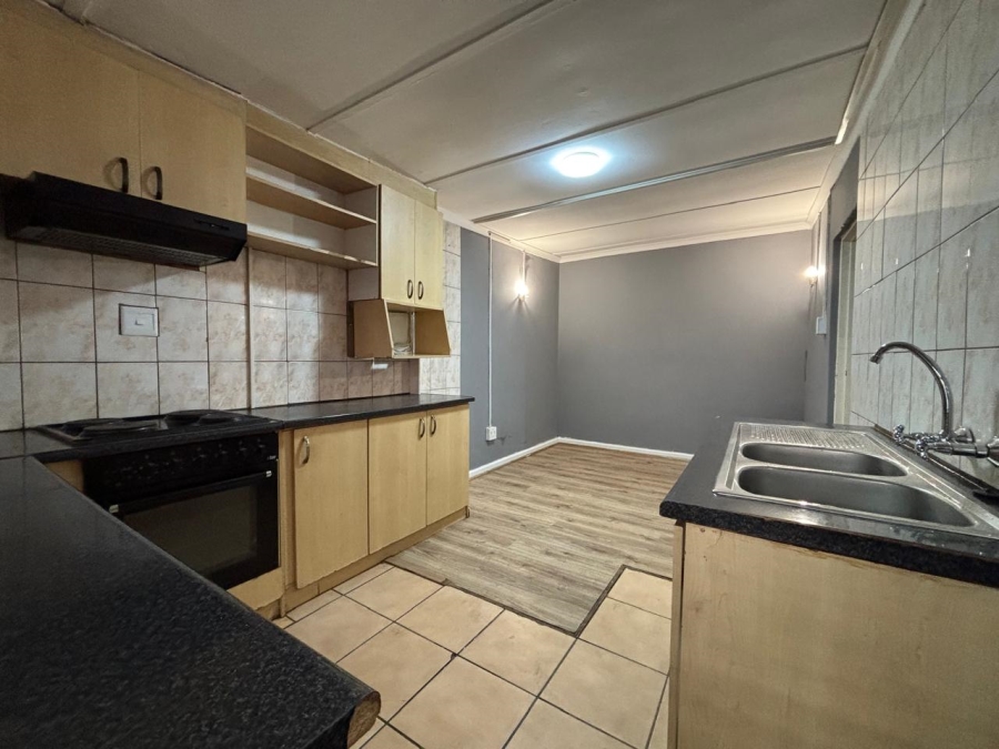 5 Bedroom Property for Sale in Electric City Western Cape